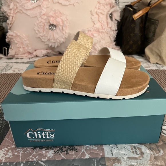 Cliffs by White Mountain Tahlie Tan and White Sandals - Picture 5 of 7